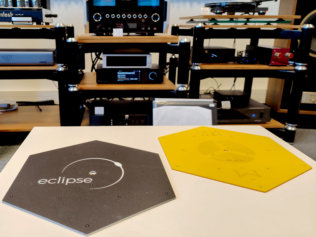 Foto of Hexmat isolators, Eclipse and Yellow Bird