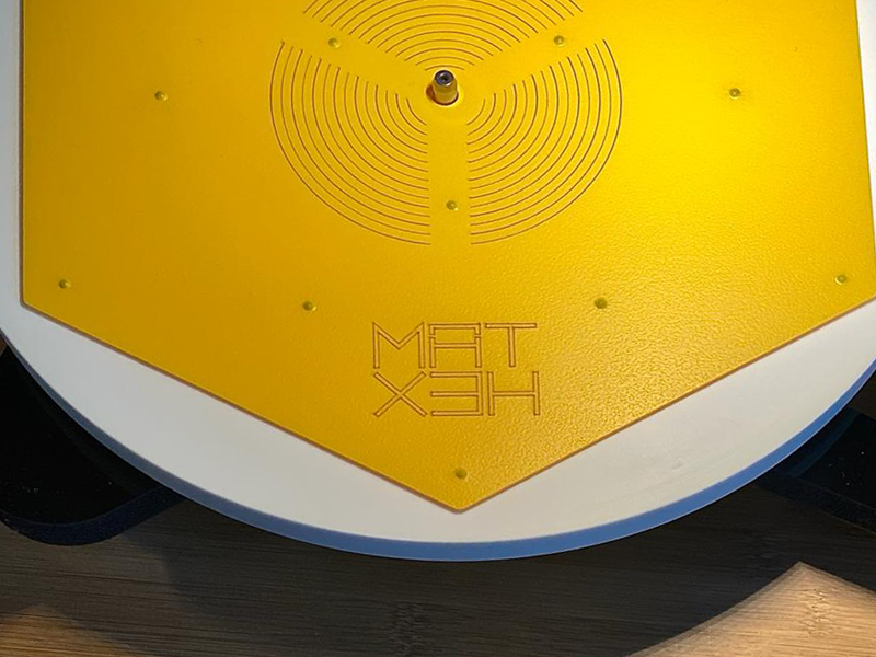 Hexmat Yellow Bird Isolator